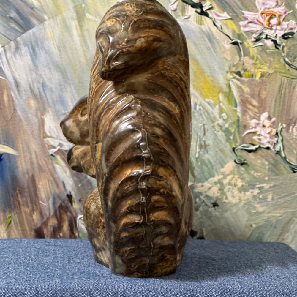 Ceramic Squirrel holding nut, Vintage. Made in Japan. - Picture 4 of 9